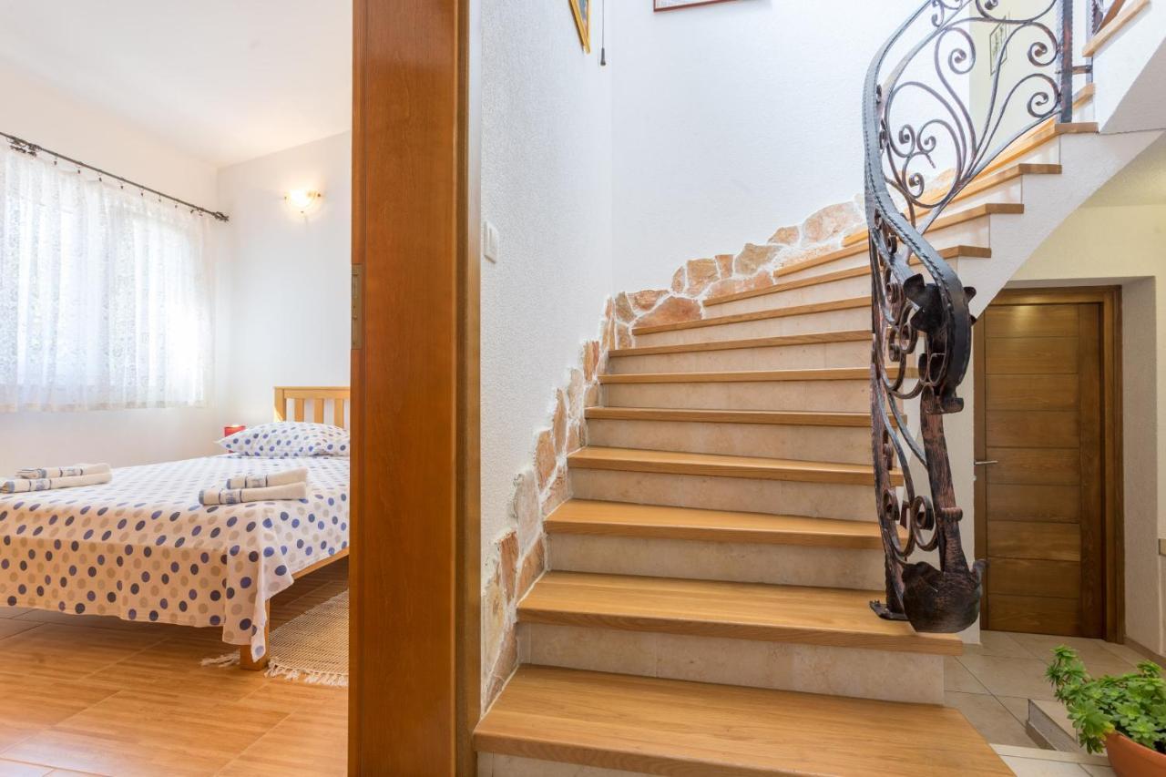 Vila Milancic - A House For Memorable Holiday In Imotski Villa Gornji Prolozac Exteriör bild