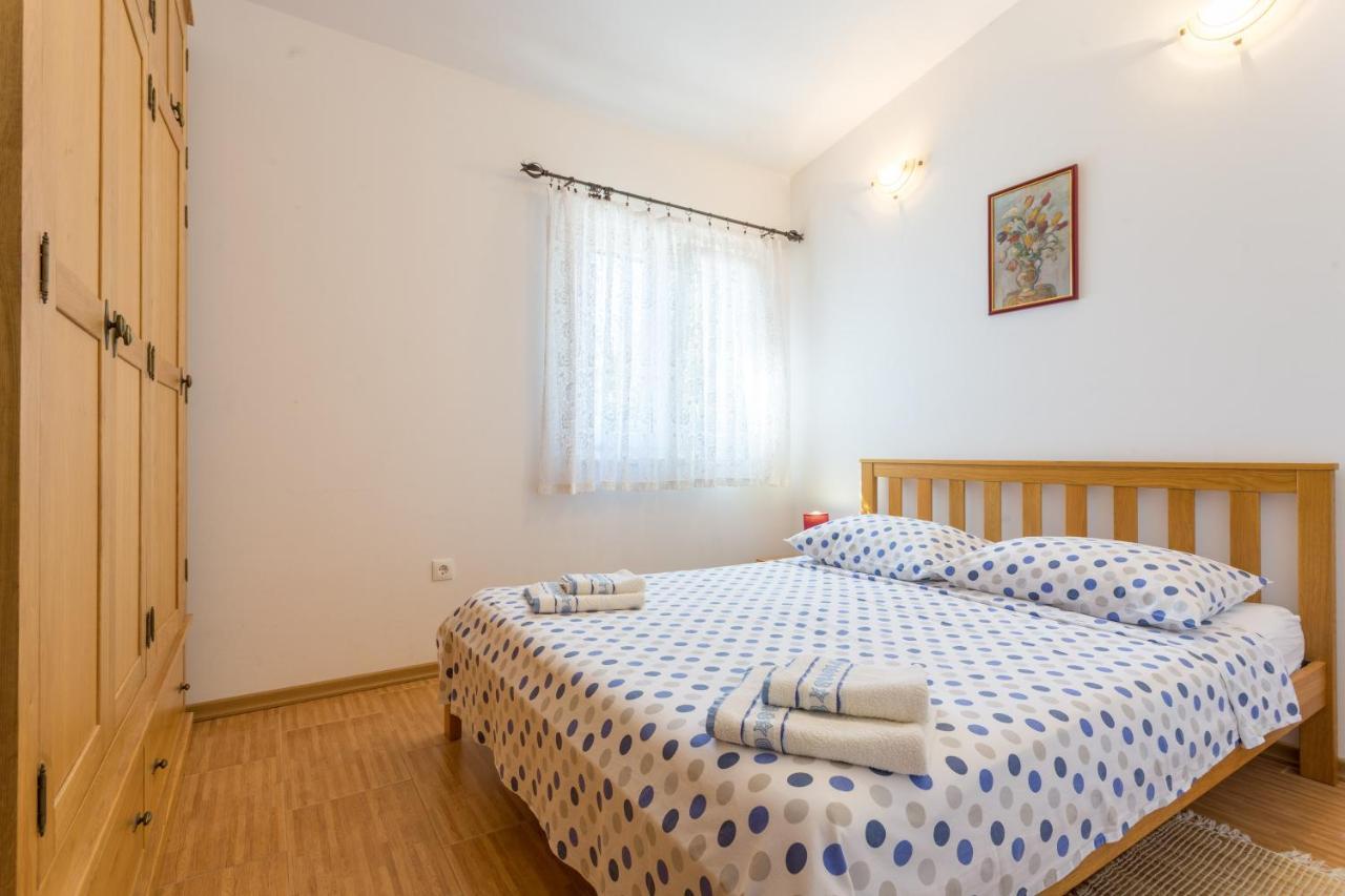 Vila Milancic - A House For Memorable Holiday In Imotski Villa Gornji Prolozac Exteriör bild