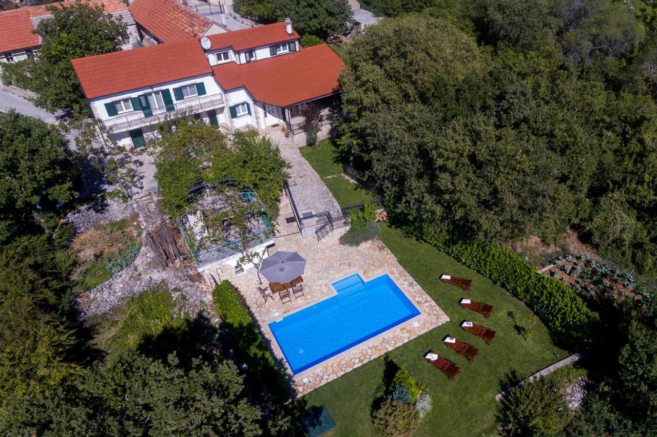 Vila Milancic - A House For Memorable Holiday In Imotski Villa Gornji Prolozac Exteriör bild